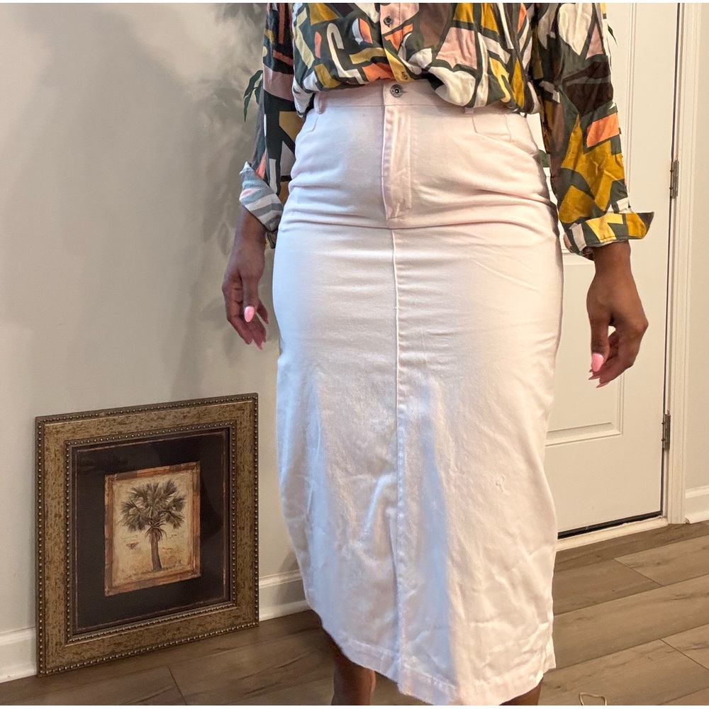 Elegant White Midi Skirt